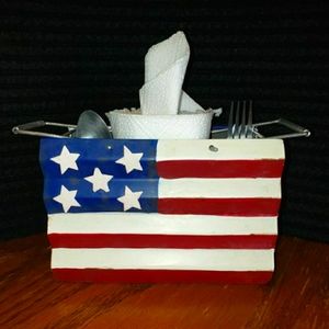 Table topper 4th of July metal basket